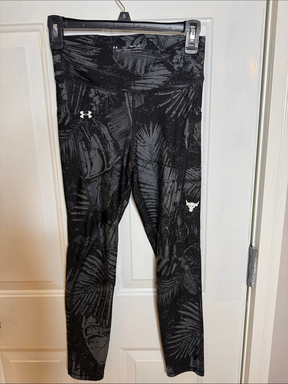 Under Armour x Project Rock womens Black Printed Leggings heat gear